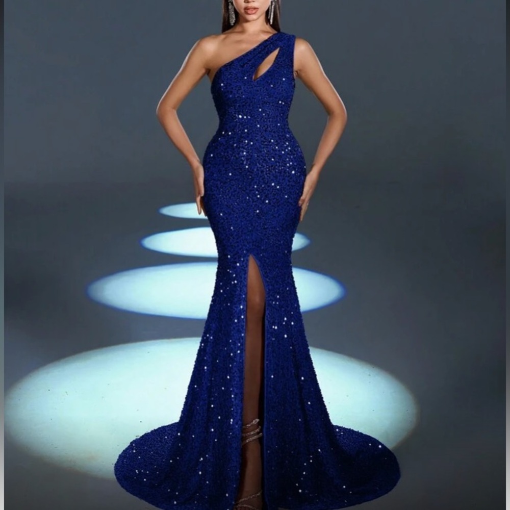 Elegant Blue One-Shoulder Evening Gown